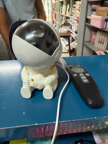 Projetor astronauta estrelas com controle remoto