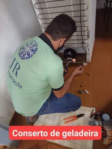 Técnico em refrigeração.