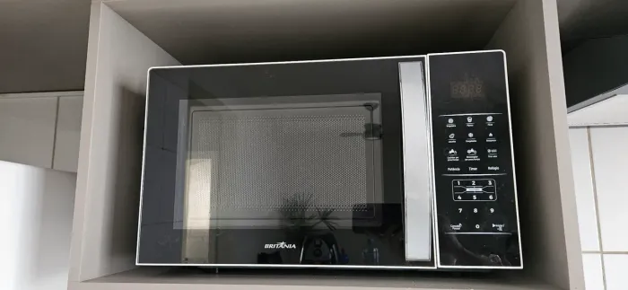 MICRO-ONDAS BRITÂNIA 220V