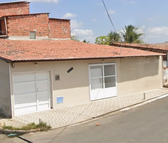 Vende-se esta casa ?