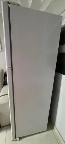 Geladeira usada em bom estado de conservação mas o motor está queimado