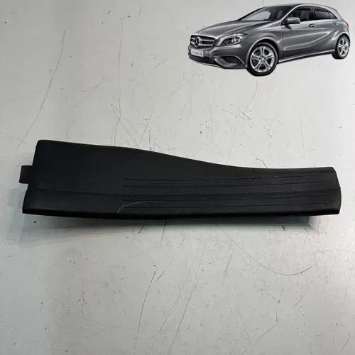 Soleira Porta Traseira Direita Mercedes A200 2014 A 2017 Preto