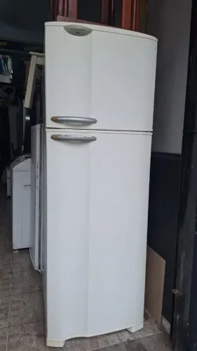 Geladeira Duplex em bom estado. 