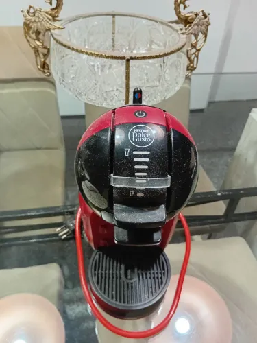 Cafeteira Nestlé + porta-cápsulas