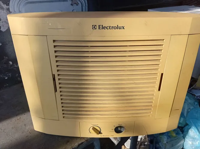 Ar condicionado janela Eletrolux 7500btus