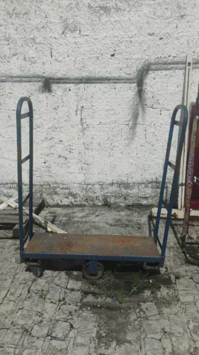Carrinho para transporte de mercadorias. Valor: 650,00 reais.