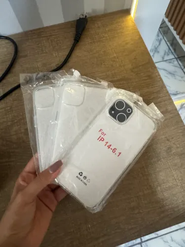 Kit 3 capinhas transparentes iPhone 14 - novas
