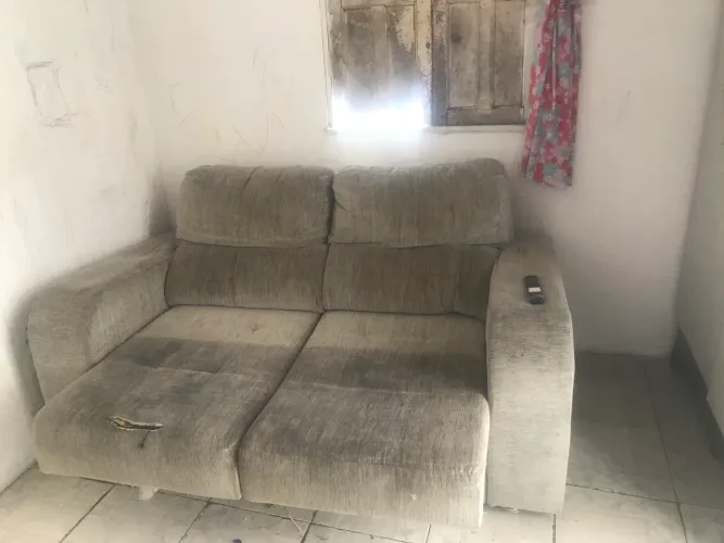 Vendo sofá de dois lugares 50