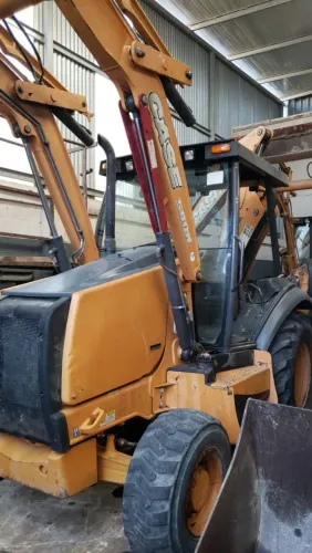 Retroescavadeira Case 580N 2015
