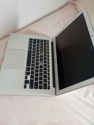 Macbook Air 1466 pra peças.