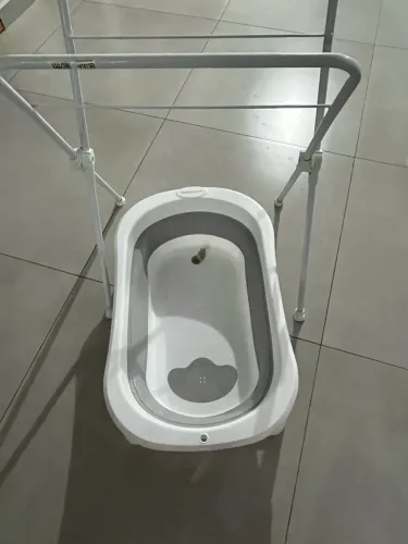 Banheira retrátil com suporte