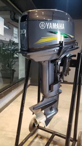 Motor de popa Yamaha e Mercury
