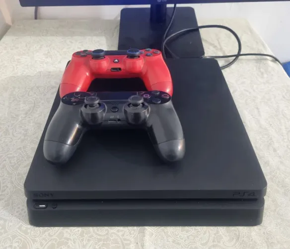 PS4 SLIM 500GB + 2 CONTROLES