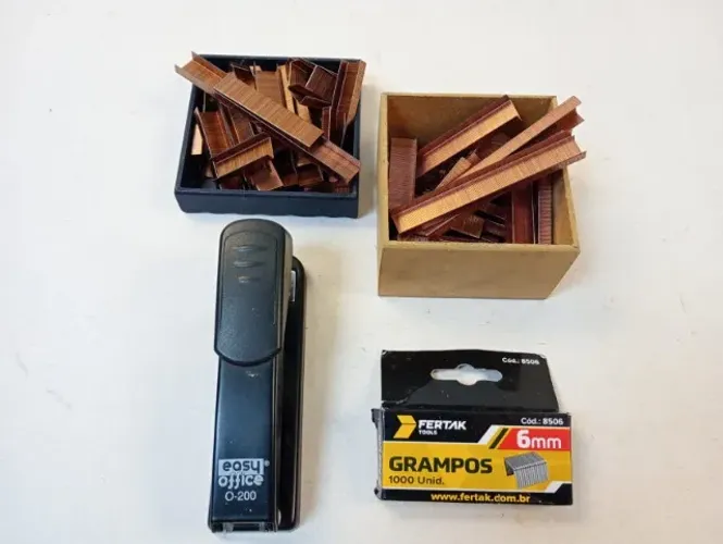 Kit Grampeador de Mesa Easy Office O-200 (Com Caixa + Aprox. 6.000 Grampos)