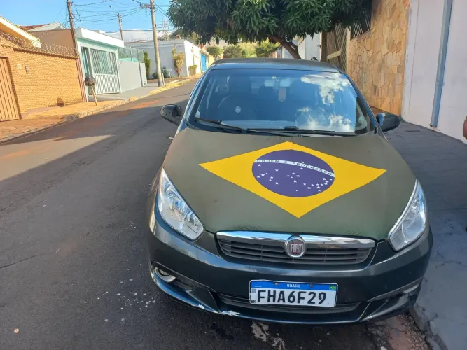 Fiat Grand Siena Essence Dual. 1.6 Flex 16V 2013