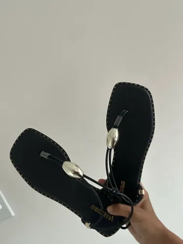 Rasteirinha tamanho 42 (calça 43)
