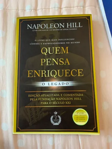 Livro quem pensa enriquece