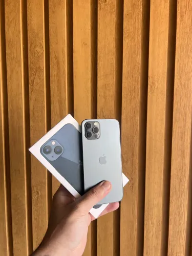iPhone 12 Pro Cinza - ótimo custo e benefício. 