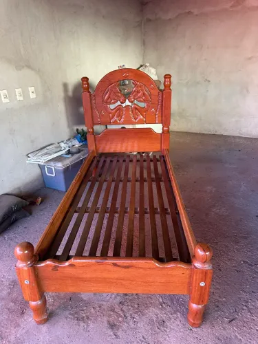 Cama de madeira