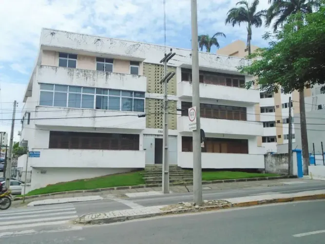 EXCELENTE APARTAMENTO (TODO REFORMADO) PRÓXIMO À ASSEMBLEIA LEGISTIVA DO CEARÁ