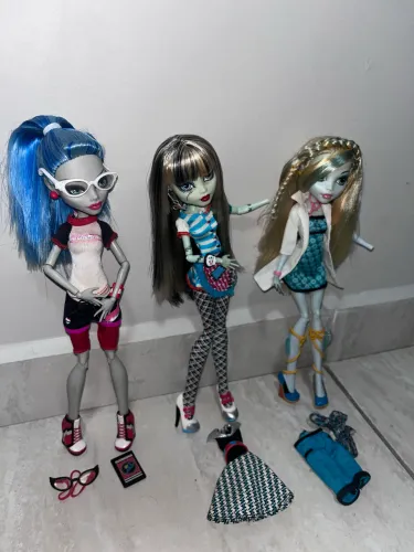 Lote monster high classroom