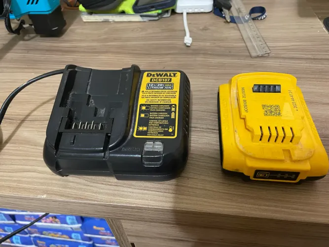 CARREGADOR mais BATERIA Dewalt Dcb107 Para Baterias De 12v 20v 12v / 20v Max