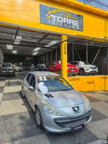 Peugeot 207 XR 1.4 Flex 8V 5P 2011
