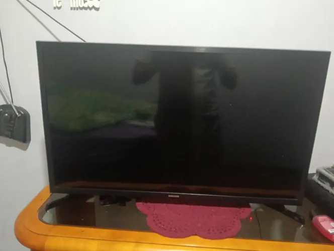 Vendo TV Samsung 32 polegadas smart funcionando perfeitamente 