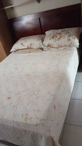 Cama casal com colchao