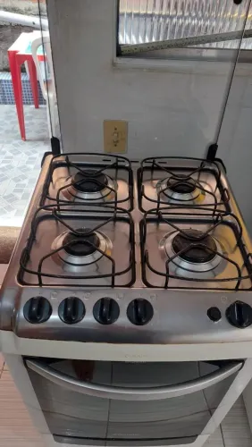 Fogão super novo.
