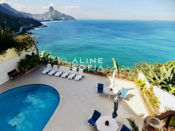 Casa com 6 suítes no Joá, com uma das vistas mais lindas do Rio de Janeiro!