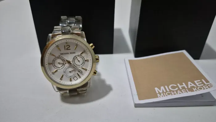 Relógio Michael Kors MK 6200 - 42mm dourado