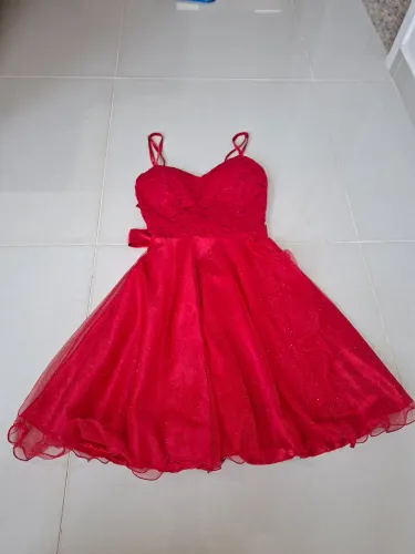Vestido vermelho de festa com renda e saia rodada | tamanho P