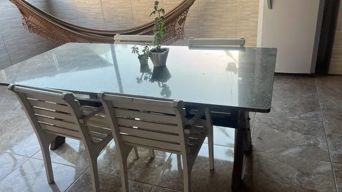 Mesa de granito com base 4 cadeiras madeiras maciça