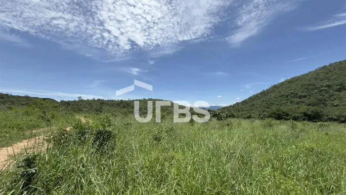 Área rural à venda, com 72.6000 m², localizado em Pininópolis-GO.