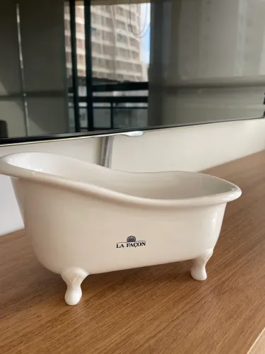 Mini banheira de porcelana. La Façon.