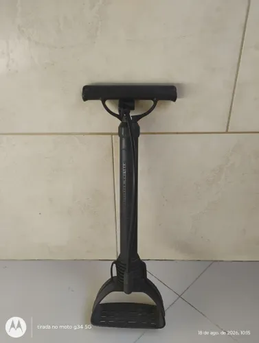 BOMBA DE AR TRIPÉ BETO PRETA.
