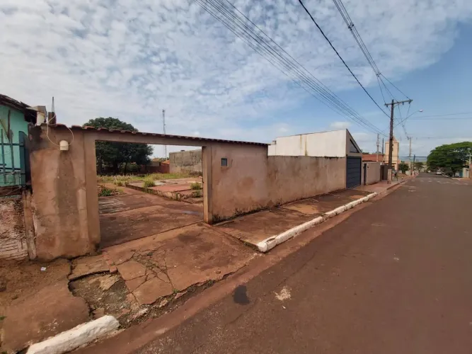 Terreno no Centro Canitar