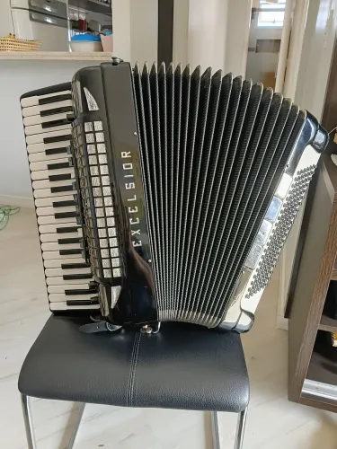 Um acordeon EXCELSiOR