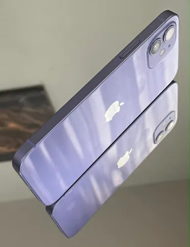 iPhone 12 lilás 