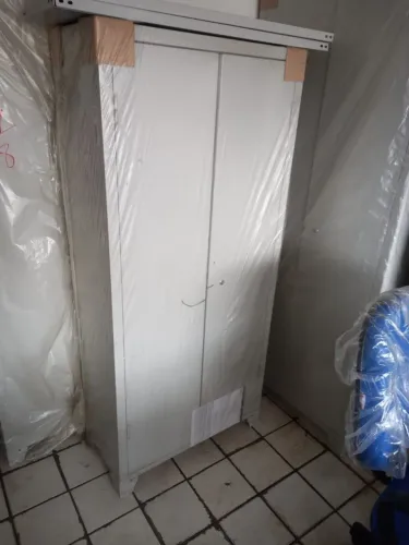 Armário Alto De Ferro com 2 portas