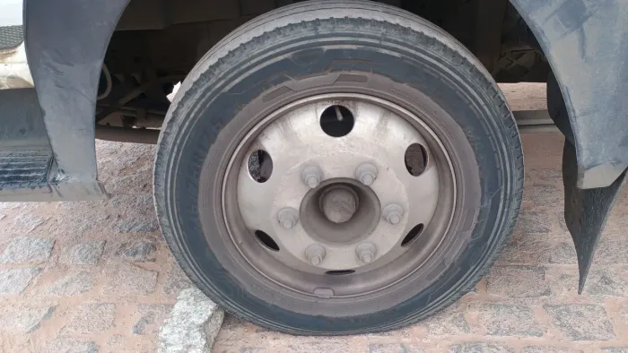 Vende se 4  pneus 4 215/75/7.5 12 lonas pra cargas 1 ano de uso $ 580 cada *47