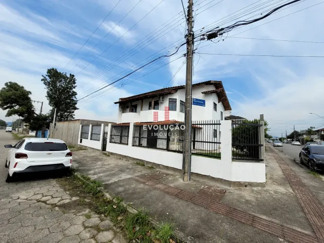 Casa 2 Quartos com 1 Suíte - Carianos
