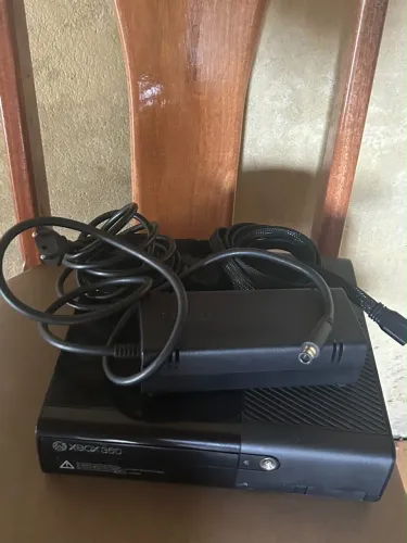 Xbox 360 semi novo