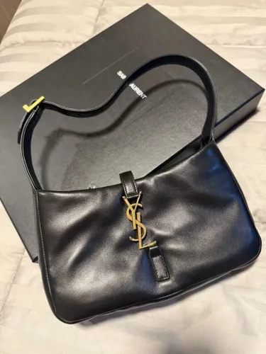 Bolsa Saint Laurent Modelo Le 5 À 7 Em Couro Preto