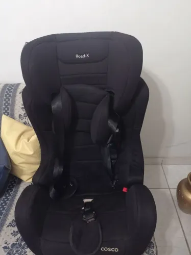 Cadeira de carro modelo Rodas x q235 preta