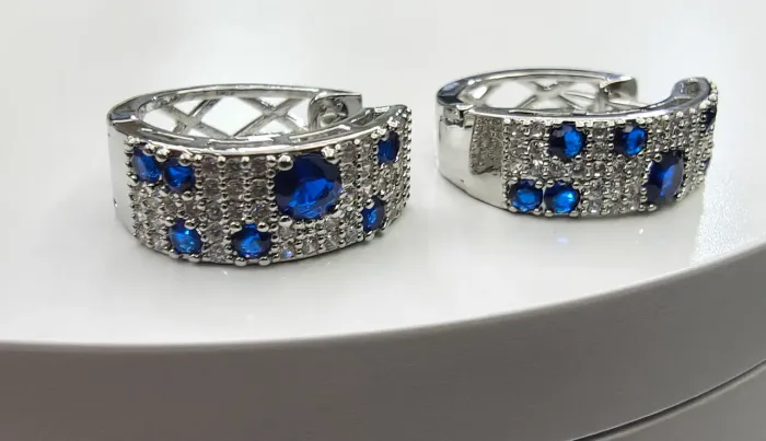 Brinco argola aço inoxidável com zircônia