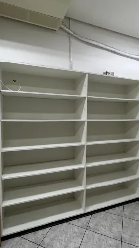 Kit comercial 1 balcão caixa + 2 expositores de MDF