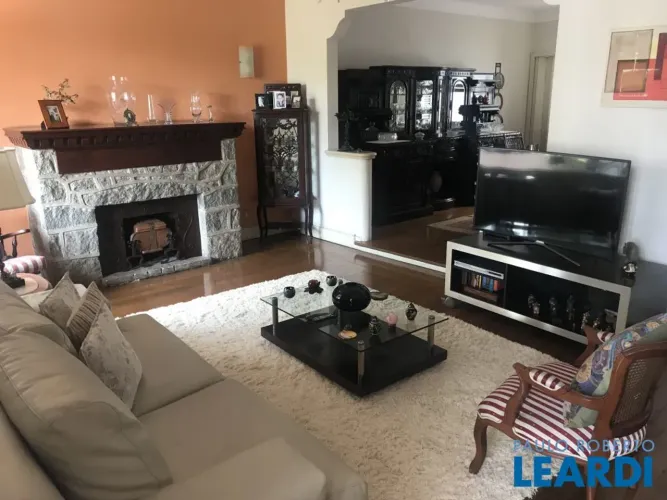 CASA ASSOBRADADA - HIGIENÓPOLIS - SP