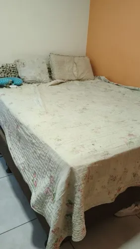Quarto completo Cama, guarda roupa, painel para tv e sofa